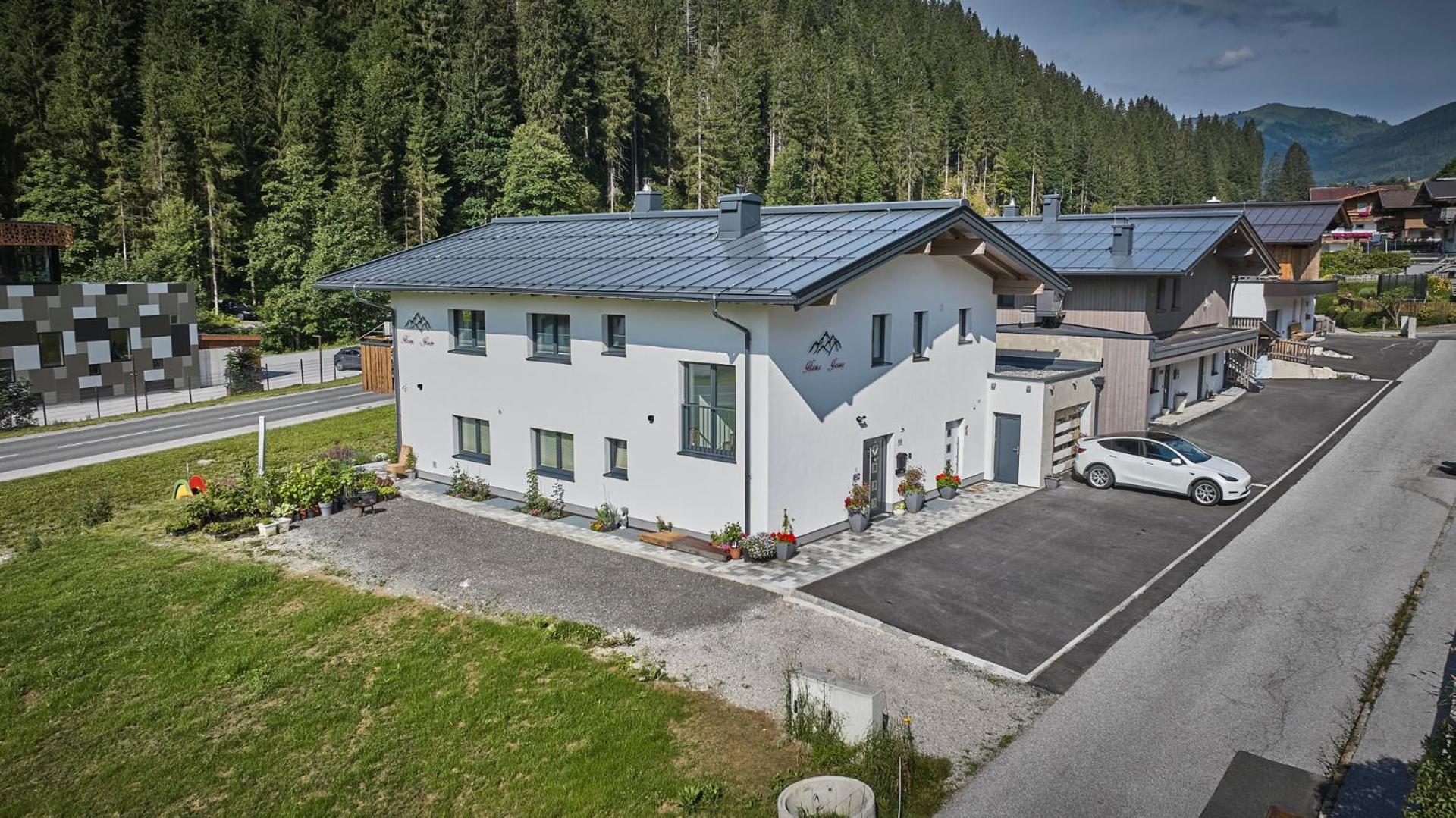 Haus Joan - Apartments Saalbach-Hinterglemm Bagian luar foto