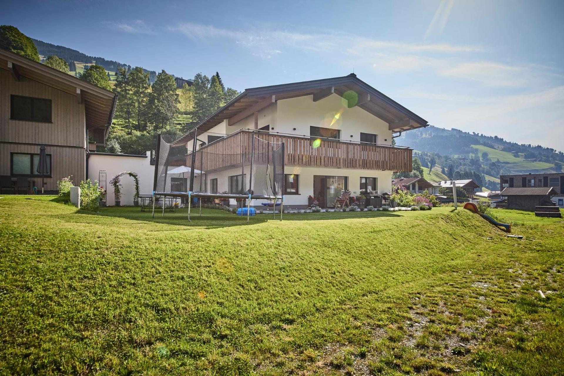 Haus Joan - Apartments Saalbach-Hinterglemm Bagian luar foto