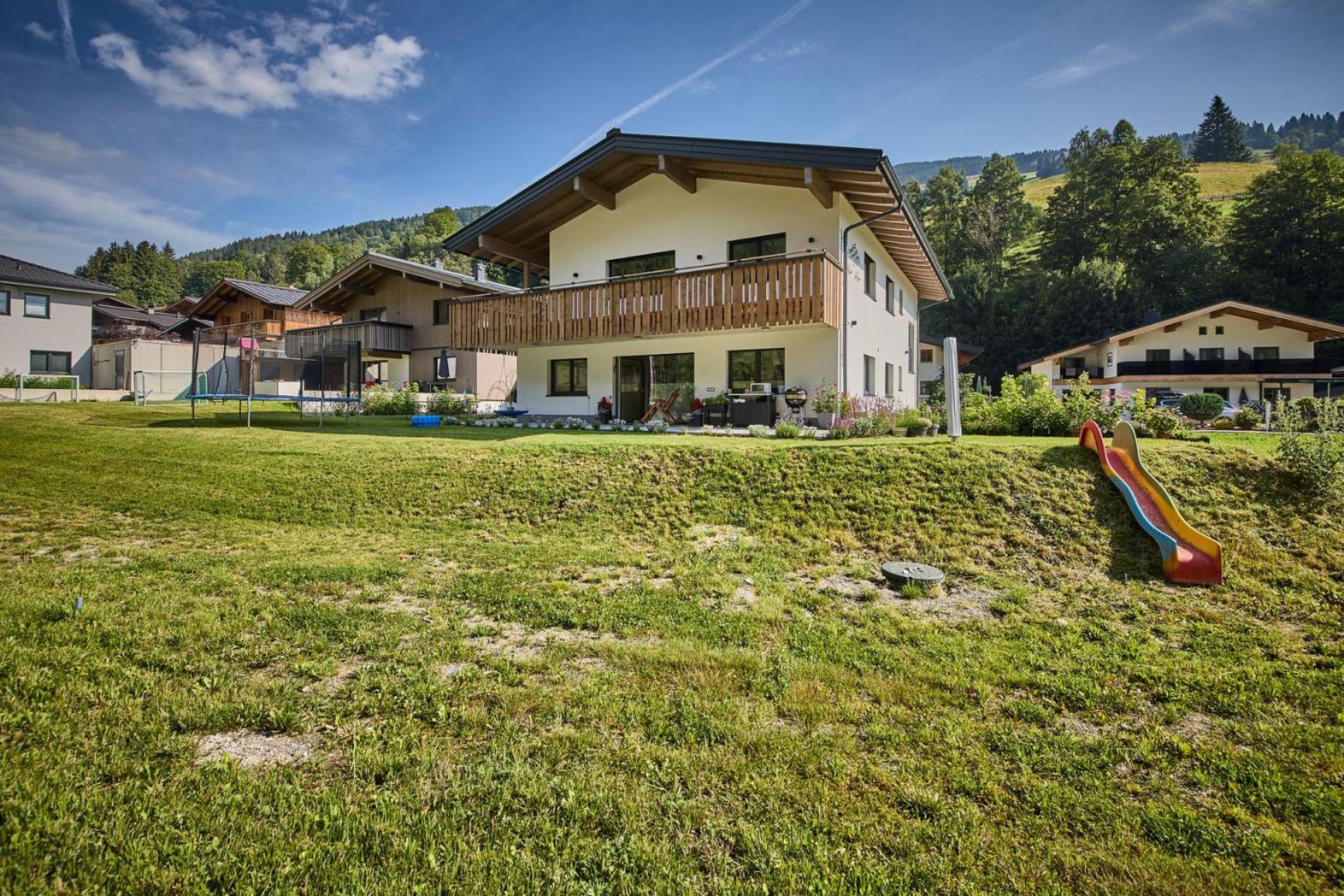 Haus Joan - Apartments Saalbach-Hinterglemm Bagian luar foto